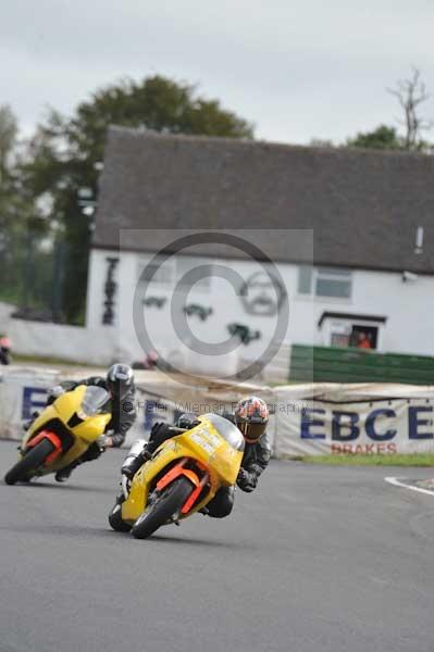 Mallory park Leicestershire;Mallory park photographs;Motorcycle action photographs;event digital images;eventdigitalimages;mallory park;no limits trackday;peter wileman photography;trackday;trackday digital images;trackday photos