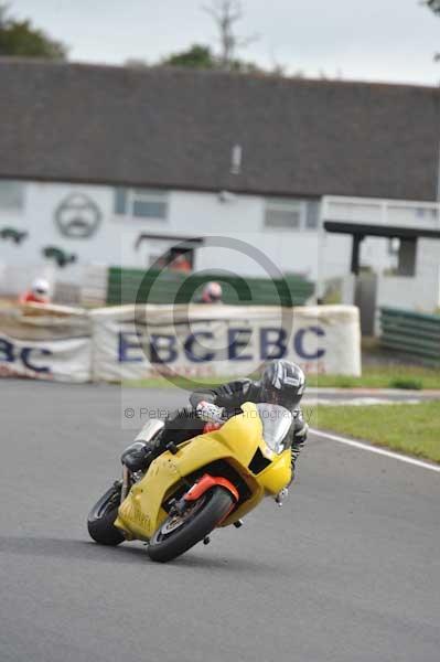 Mallory park Leicestershire;Mallory park photographs;Motorcycle action photographs;event digital images;eventdigitalimages;mallory park;no limits trackday;peter wileman photography;trackday;trackday digital images;trackday photos