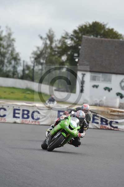 Mallory park Leicestershire;Mallory park photographs;Motorcycle action photographs;event digital images;eventdigitalimages;mallory park;no limits trackday;peter wileman photography;trackday;trackday digital images;trackday photos