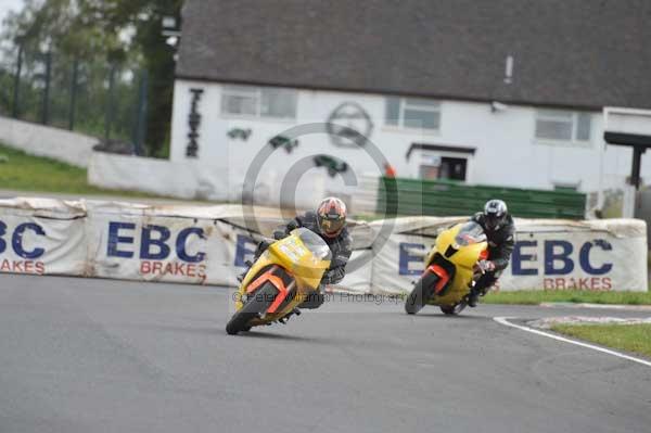 Mallory park Leicestershire;Mallory park photographs;Motorcycle action photographs;event digital images;eventdigitalimages;mallory park;no limits trackday;peter wileman photography;trackday;trackday digital images;trackday photos