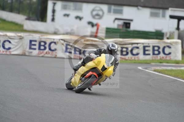 Mallory park Leicestershire;Mallory park photographs;Motorcycle action photographs;event digital images;eventdigitalimages;mallory park;no limits trackday;peter wileman photography;trackday;trackday digital images;trackday photos