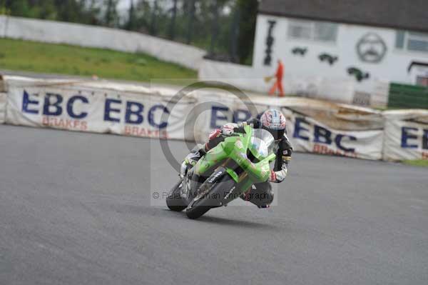 Mallory park Leicestershire;Mallory park photographs;Motorcycle action photographs;event digital images;eventdigitalimages;mallory park;no limits trackday;peter wileman photography;trackday;trackday digital images;trackday photos