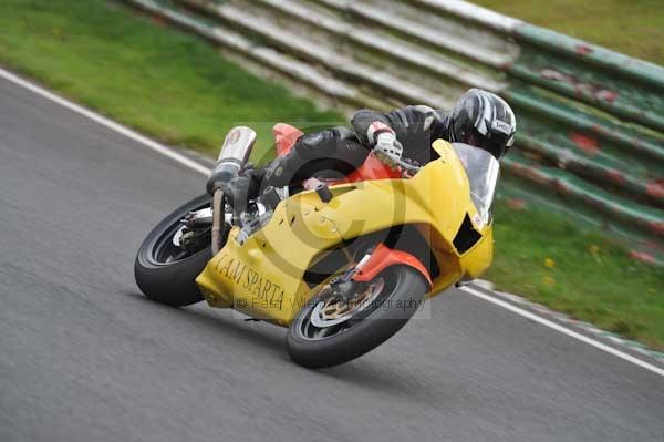 Mallory park Leicestershire;Mallory park photographs;Motorcycle action photographs;event digital images;eventdigitalimages;mallory park;no limits trackday;peter wileman photography;trackday;trackday digital images;trackday photos