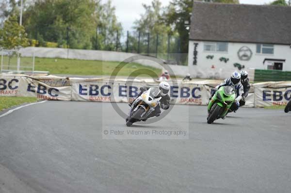 Mallory park Leicestershire;Mallory park photographs;Motorcycle action photographs;event digital images;eventdigitalimages;mallory park;no limits trackday;peter wileman photography;trackday;trackday digital images;trackday photos