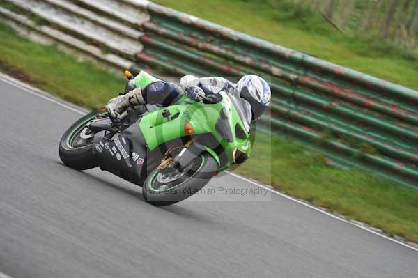 Mallory park Leicestershire;Mallory park photographs;Motorcycle action photographs;event digital images;eventdigitalimages;mallory park;no limits trackday;peter wileman photography;trackday;trackday digital images;trackday photos