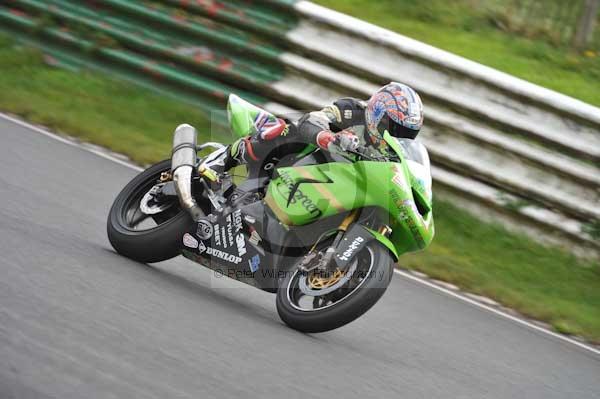 Mallory park Leicestershire;Mallory park photographs;Motorcycle action photographs;event digital images;eventdigitalimages;mallory park;no limits trackday;peter wileman photography;trackday;trackday digital images;trackday photos