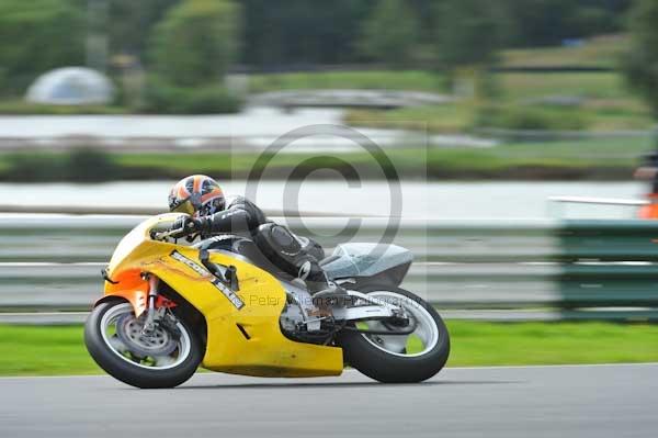 Mallory park Leicestershire;Mallory park photographs;Motorcycle action photographs;event digital images;eventdigitalimages;mallory park;no limits trackday;peter wileman photography;trackday;trackday digital images;trackday photos