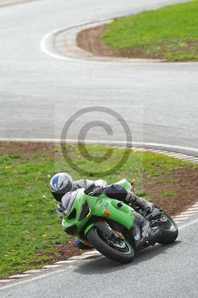 Mallory park Leicestershire;Mallory park photographs;Motorcycle action photographs;event digital images;eventdigitalimages;mallory park;no limits trackday;peter wileman photography;trackday;trackday digital images;trackday photos