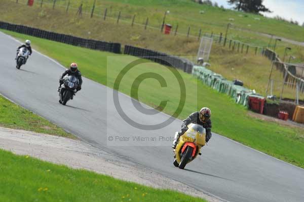 Mallory park Leicestershire;Mallory park photographs;Motorcycle action photographs;event digital images;eventdigitalimages;mallory park;no limits trackday;peter wileman photography;trackday;trackday digital images;trackday photos