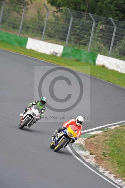 Mallory park Leicestershire;Mallory park photographs;Motorcycle action photographs;event digital images;eventdigitalimages;mallory park;no limits trackday;peter wileman photography;trackday;trackday digital images;trackday photos