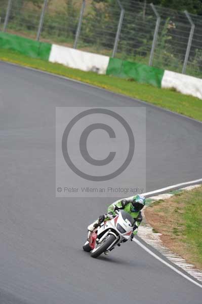 Mallory park Leicestershire;Mallory park photographs;Motorcycle action photographs;event digital images;eventdigitalimages;mallory park;no limits trackday;peter wileman photography;trackday;trackday digital images;trackday photos