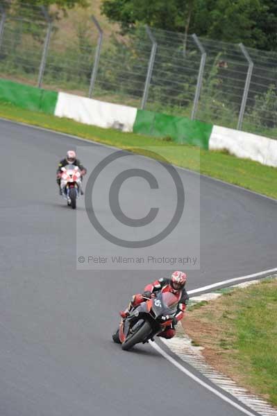 Mallory park Leicestershire;Mallory park photographs;Motorcycle action photographs;event digital images;eventdigitalimages;mallory park;no limits trackday;peter wileman photography;trackday;trackday digital images;trackday photos