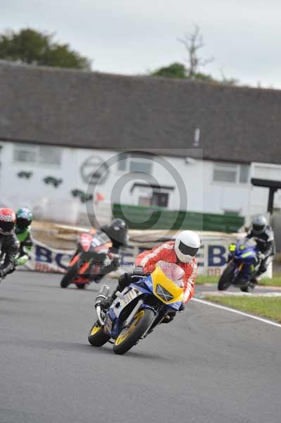 Mallory park Leicestershire;Mallory park photographs;Motorcycle action photographs;event digital images;eventdigitalimages;mallory park;no limits trackday;peter wileman photography;trackday;trackday digital images;trackday photos