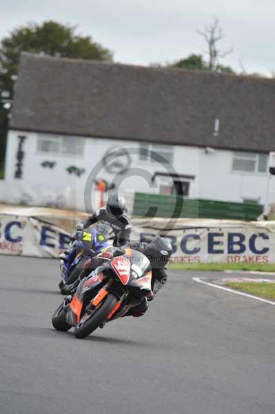 Mallory park Leicestershire;Mallory park photographs;Motorcycle action photographs;event digital images;eventdigitalimages;mallory park;no limits trackday;peter wileman photography;trackday;trackday digital images;trackday photos