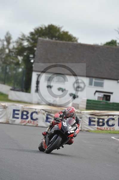 Mallory park Leicestershire;Mallory park photographs;Motorcycle action photographs;event digital images;eventdigitalimages;mallory park;no limits trackday;peter wileman photography;trackday;trackday digital images;trackday photos