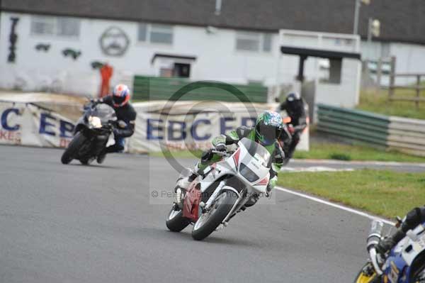 Mallory park Leicestershire;Mallory park photographs;Motorcycle action photographs;event digital images;eventdigitalimages;mallory park;no limits trackday;peter wileman photography;trackday;trackday digital images;trackday photos