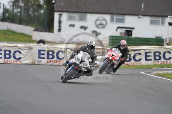 Mallory park Leicestershire;Mallory park photographs;Motorcycle action photographs;event digital images;eventdigitalimages;mallory park;no limits trackday;peter wileman photography;trackday;trackday digital images;trackday photos