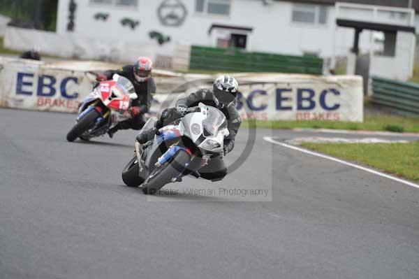 Mallory park Leicestershire;Mallory park photographs;Motorcycle action photographs;event digital images;eventdigitalimages;mallory park;no limits trackday;peter wileman photography;trackday;trackday digital images;trackday photos