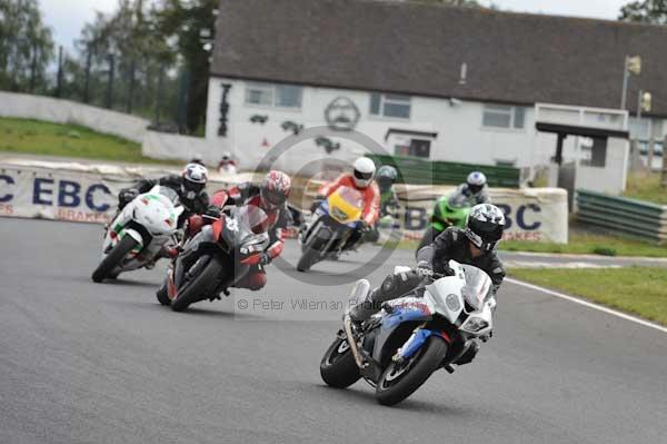 Mallory park Leicestershire;Mallory park photographs;Motorcycle action photographs;event digital images;eventdigitalimages;mallory park;no limits trackday;peter wileman photography;trackday;trackday digital images;trackday photos