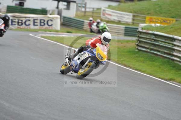 Mallory park Leicestershire;Mallory park photographs;Motorcycle action photographs;event digital images;eventdigitalimages;mallory park;no limits trackday;peter wileman photography;trackday;trackday digital images;trackday photos