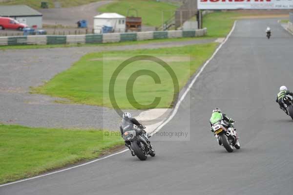 Mallory park Leicestershire;Mallory park photographs;Motorcycle action photographs;event digital images;eventdigitalimages;mallory park;no limits trackday;peter wileman photography;trackday;trackday digital images;trackday photos