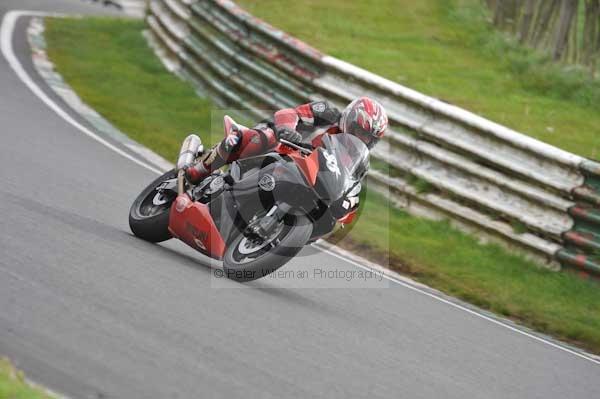 Mallory park Leicestershire;Mallory park photographs;Motorcycle action photographs;event digital images;eventdigitalimages;mallory park;no limits trackday;peter wileman photography;trackday;trackday digital images;trackday photos