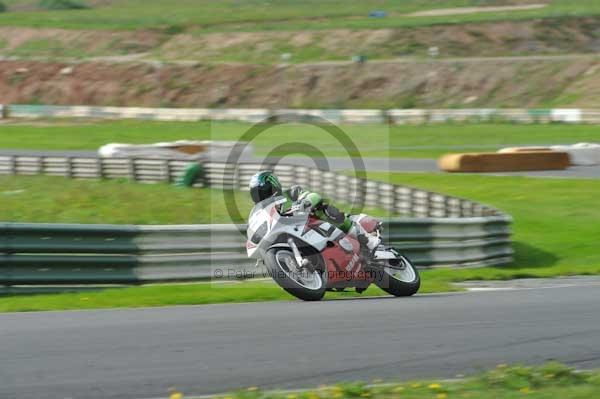 Mallory park Leicestershire;Mallory park photographs;Motorcycle action photographs;event digital images;eventdigitalimages;mallory park;no limits trackday;peter wileman photography;trackday;trackday digital images;trackday photos