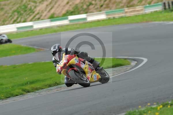 Mallory park Leicestershire;Mallory park photographs;Motorcycle action photographs;event digital images;eventdigitalimages;mallory park;no limits trackday;peter wileman photography;trackday;trackday digital images;trackday photos