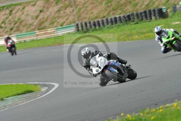 Mallory park Leicestershire;Mallory park photographs;Motorcycle action photographs;event digital images;eventdigitalimages;mallory park;no limits trackday;peter wileman photography;trackday;trackday digital images;trackday photos