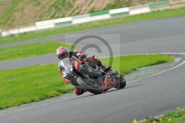 Mallory park Leicestershire;Mallory park photographs;Motorcycle action photographs;event digital images;eventdigitalimages;mallory park;no limits trackday;peter wileman photography;trackday;trackday digital images;trackday photos