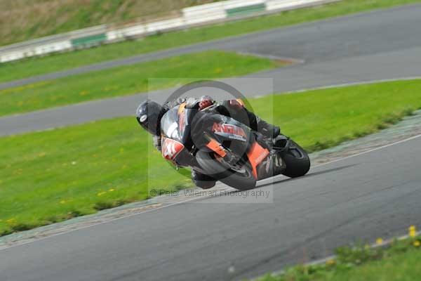 Mallory park Leicestershire;Mallory park photographs;Motorcycle action photographs;event digital images;eventdigitalimages;mallory park;no limits trackday;peter wileman photography;trackday;trackday digital images;trackday photos