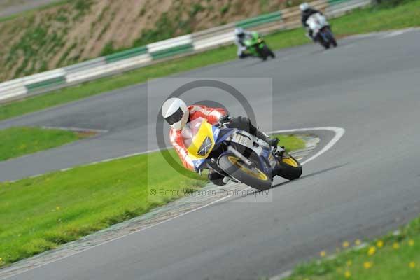 Mallory park Leicestershire;Mallory park photographs;Motorcycle action photographs;event digital images;eventdigitalimages;mallory park;no limits trackday;peter wileman photography;trackday;trackday digital images;trackday photos