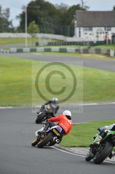 Mallory park Leicestershire;Mallory park photographs;Motorcycle action photographs;event digital images;eventdigitalimages;mallory park;no limits trackday;peter wileman photography;trackday;trackday digital images;trackday photos