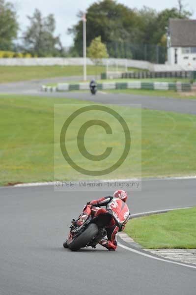 Mallory park Leicestershire;Mallory park photographs;Motorcycle action photographs;event digital images;eventdigitalimages;mallory park;no limits trackday;peter wileman photography;trackday;trackday digital images;trackday photos