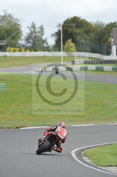 Mallory park Leicestershire;Mallory park photographs;Motorcycle action photographs;event digital images;eventdigitalimages;mallory park;no limits trackday;peter wileman photography;trackday;trackday digital images;trackday photos