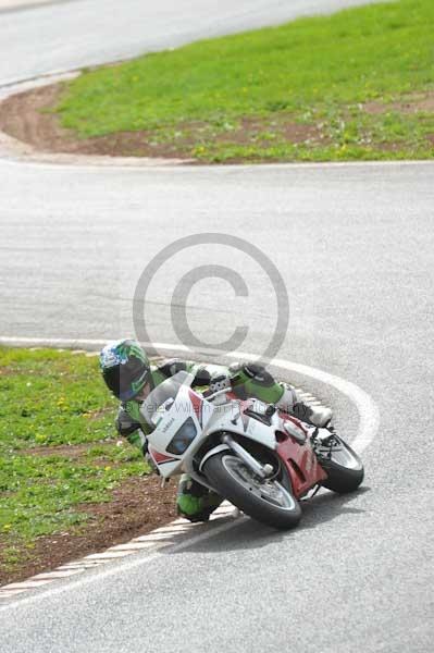 Mallory park Leicestershire;Mallory park photographs;Motorcycle action photographs;event digital images;eventdigitalimages;mallory park;no limits trackday;peter wileman photography;trackday;trackday digital images;trackday photos