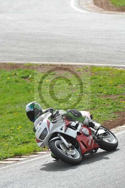 Mallory park Leicestershire;Mallory park photographs;Motorcycle action photographs;event digital images;eventdigitalimages;mallory park;no limits trackday;peter wileman photography;trackday;trackday digital images;trackday photos