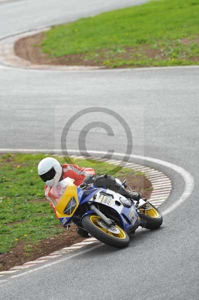 Mallory park Leicestershire;Mallory park photographs;Motorcycle action photographs;event digital images;eventdigitalimages;mallory park;no limits trackday;peter wileman photography;trackday;trackday digital images;trackday photos