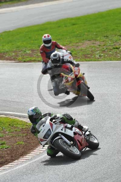 Mallory park Leicestershire;Mallory park photographs;Motorcycle action photographs;event digital images;eventdigitalimages;mallory park;no limits trackday;peter wileman photography;trackday;trackday digital images;trackday photos