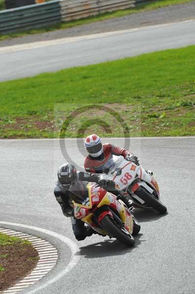 Mallory park Leicestershire;Mallory park photographs;Motorcycle action photographs;event digital images;eventdigitalimages;mallory park;no limits trackday;peter wileman photography;trackday;trackday digital images;trackday photos