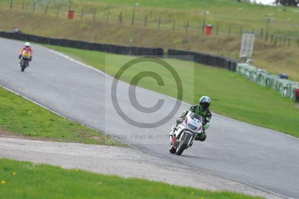 Mallory park Leicestershire;Mallory park photographs;Motorcycle action photographs;event digital images;eventdigitalimages;mallory park;no limits trackday;peter wileman photography;trackday;trackday digital images;trackday photos