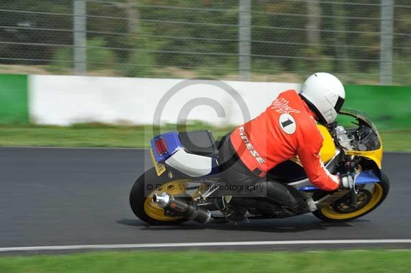 Mallory park Leicestershire;Mallory park photographs;Motorcycle action photographs;event digital images;eventdigitalimages;mallory park;no limits trackday;peter wileman photography;trackday;trackday digital images;trackday photos