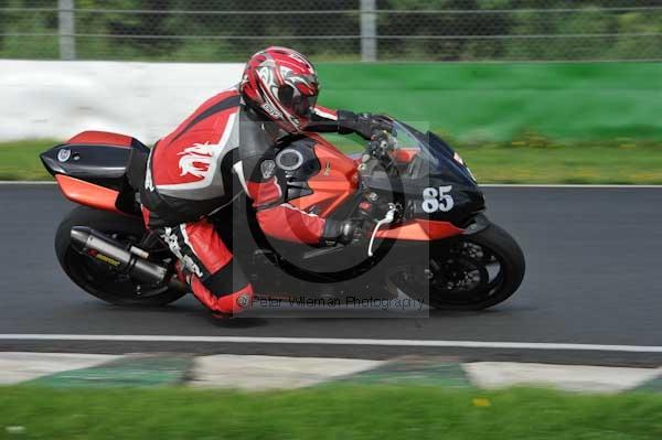 Mallory park Leicestershire;Mallory park photographs;Motorcycle action photographs;event digital images;eventdigitalimages;mallory park;no limits trackday;peter wileman photography;trackday;trackday digital images;trackday photos