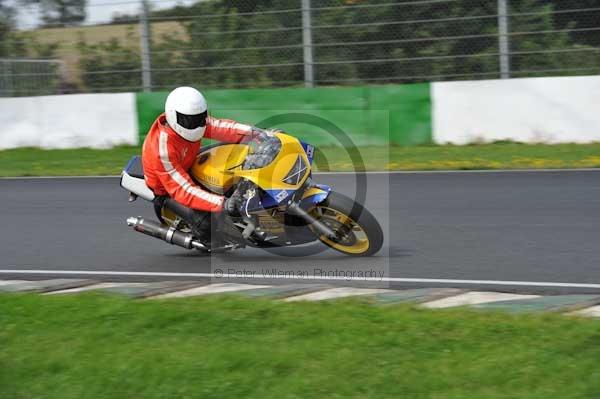 Mallory park Leicestershire;Mallory park photographs;Motorcycle action photographs;event digital images;eventdigitalimages;mallory park;no limits trackday;peter wileman photography;trackday;trackday digital images;trackday photos