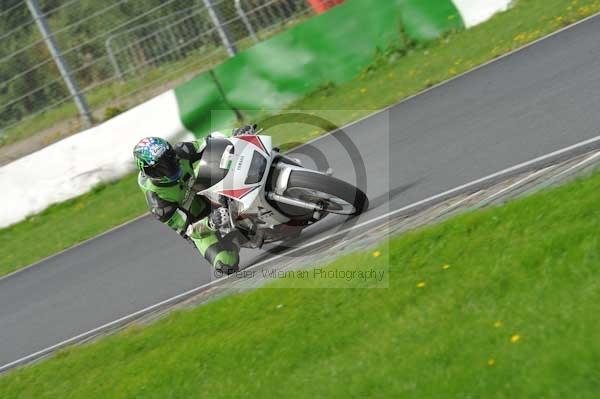 Mallory park Leicestershire;Mallory park photographs;Motorcycle action photographs;event digital images;eventdigitalimages;mallory park;no limits trackday;peter wileman photography;trackday;trackday digital images;trackday photos