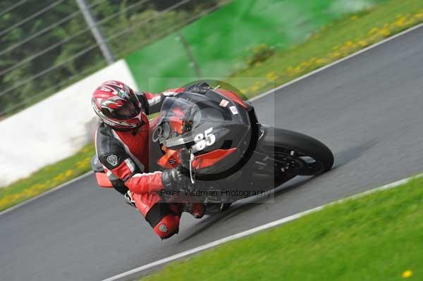 Mallory park Leicestershire;Mallory park photographs;Motorcycle action photographs;event digital images;eventdigitalimages;mallory park;no limits trackday;peter wileman photography;trackday;trackday digital images;trackday photos