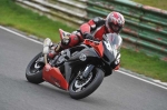 Mallory-park-Leicestershire;Mallory-park-photographs;Motorcycle-action-photographs;event-digital-images;eventdigitalimages;mallory-park;no-limits-trackday;peter-wileman-photography;trackday;trackday-digital-images;trackday-photos