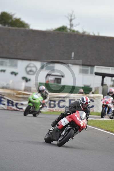 Mallory park Leicestershire;Mallory park photographs;Motorcycle action photographs;event digital images;eventdigitalimages;mallory park;no limits trackday;peter wileman photography;trackday;trackday digital images;trackday photos