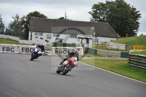 Mallory park Leicestershire;Mallory park photographs;Motorcycle action photographs;event digital images;eventdigitalimages;mallory park;no limits trackday;peter wileman photography;trackday;trackday digital images;trackday photos