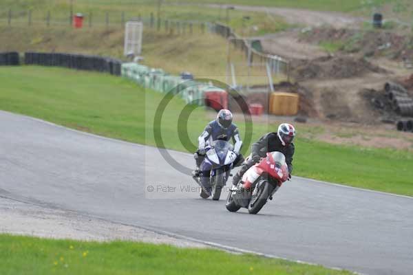 Mallory park Leicestershire;Mallory park photographs;Motorcycle action photographs;event digital images;eventdigitalimages;mallory park;no limits trackday;peter wileman photography;trackday;trackday digital images;trackday photos